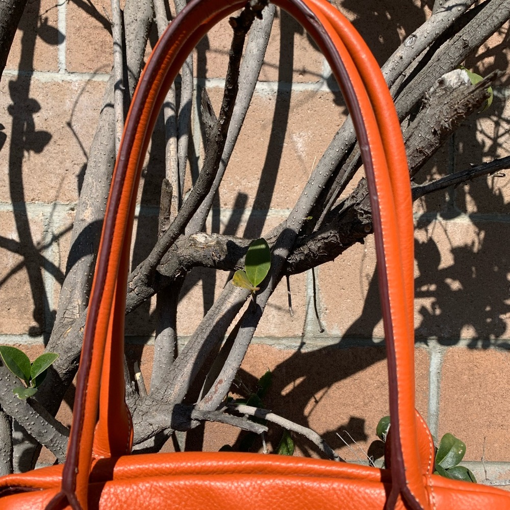 Gently used ISAAC MIZRAHI shoulder bag soft orange pebbled leather silver trim - Picture 5 of 10